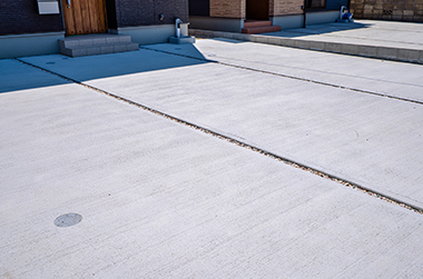駐車場の舗装のコンクリート（リフォーム工事の完成図）